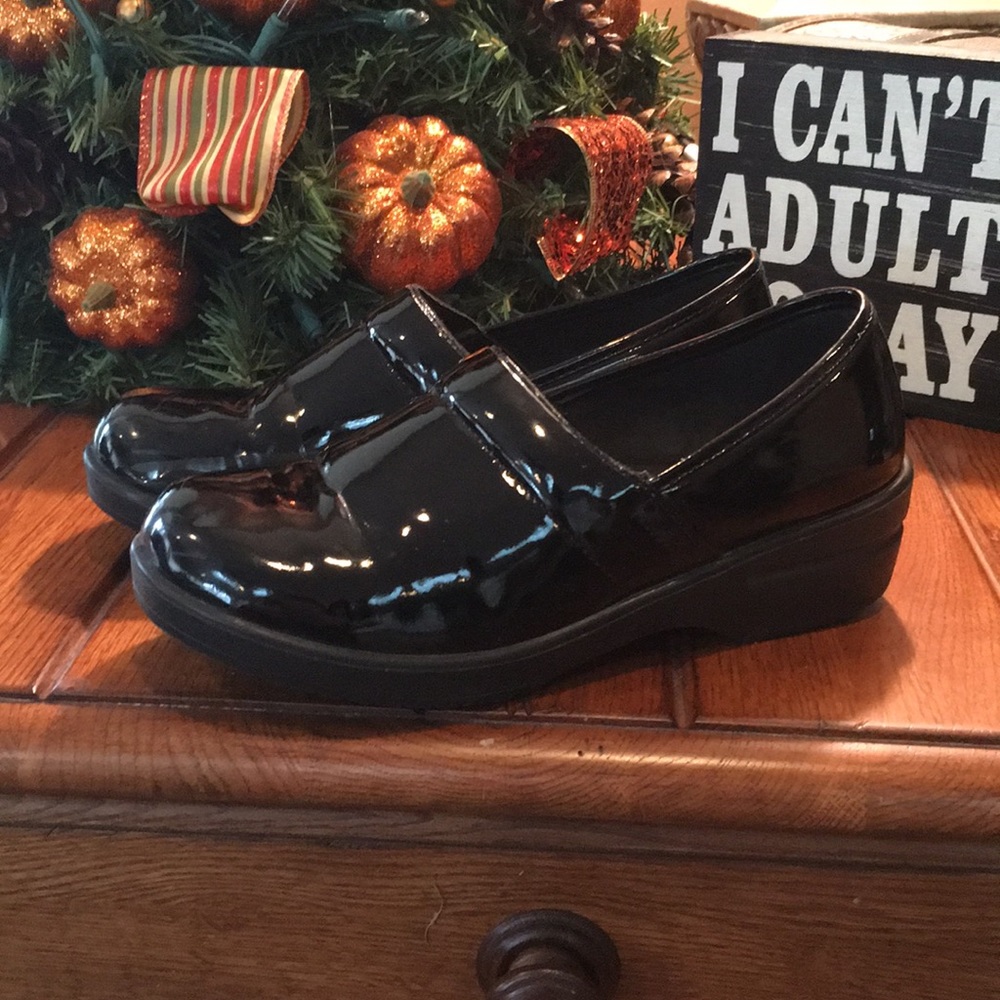 👩‍⚕️Rasolli Black clogs